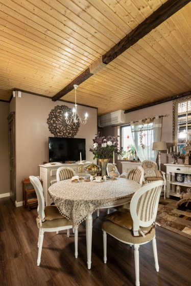 Adora Studio #1615507