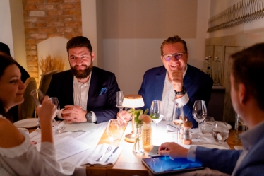 Alex Pasarelu #1615517